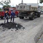 INTENDÊNCIA bota o bloco na rua para tentar consertar buraqueira