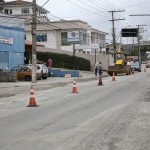 SOB pressão, Prefeitura retoma obras na Costeira do Pirajubaé